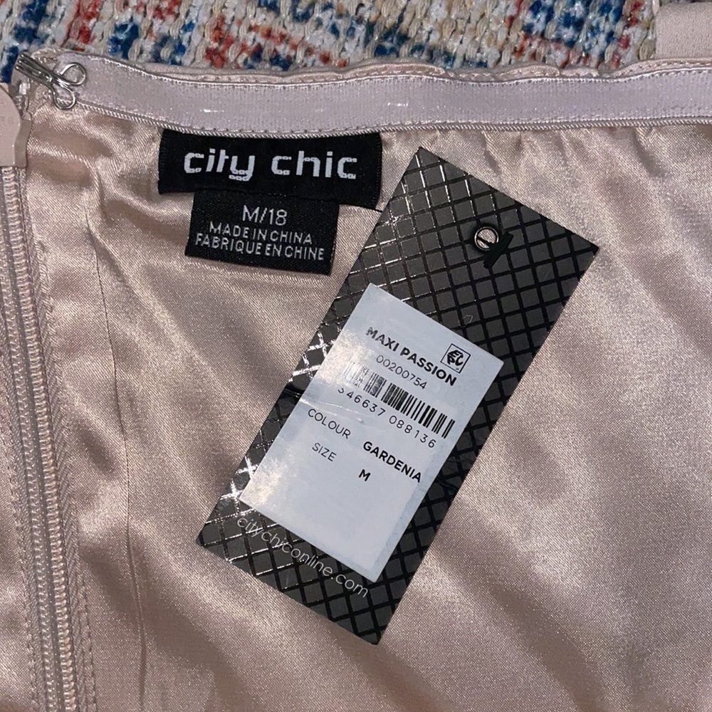 City Chic Passion Maxi Dress in Gardenia SZ 18 NWT - Picture 5 of 7